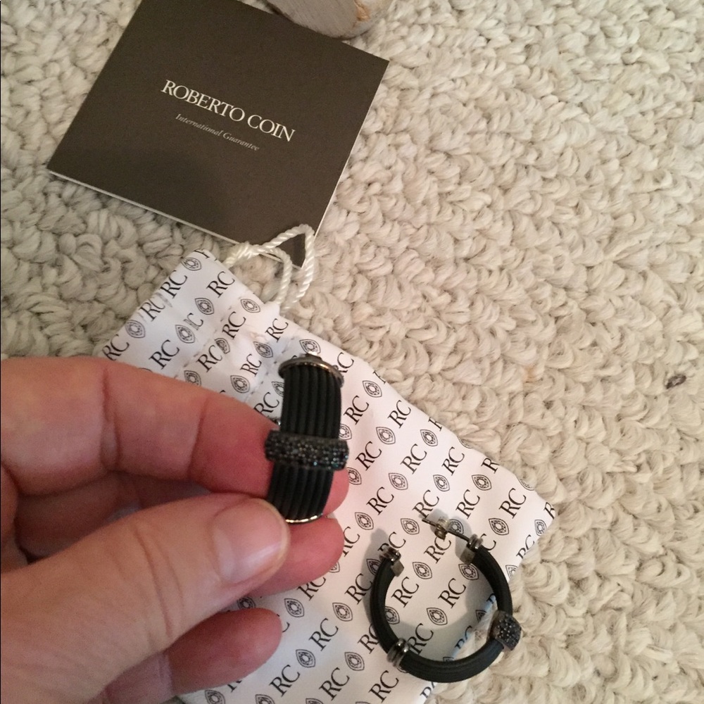 Roberto Coin Black Sapphire/rubber 18k gold hoops